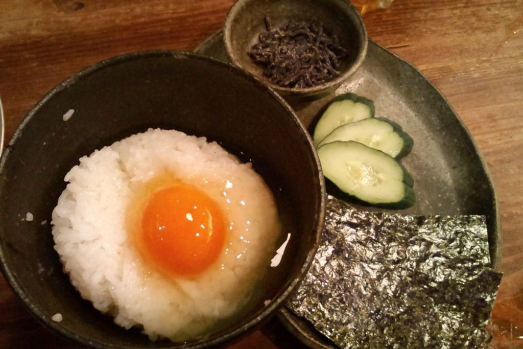 卵をのせたご飯(京都駅ビルの店で)