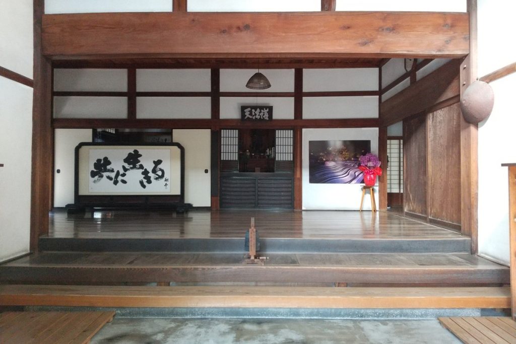 福岡・博多の寺院の庫裏の玄関