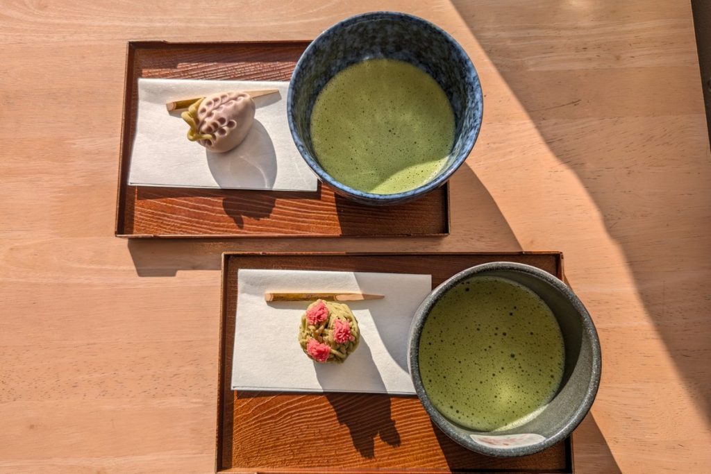 抹茶と季節の和菓子