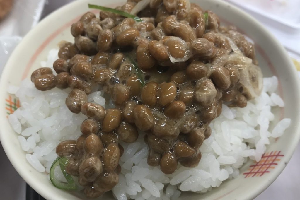 ご飯にのせた納豆